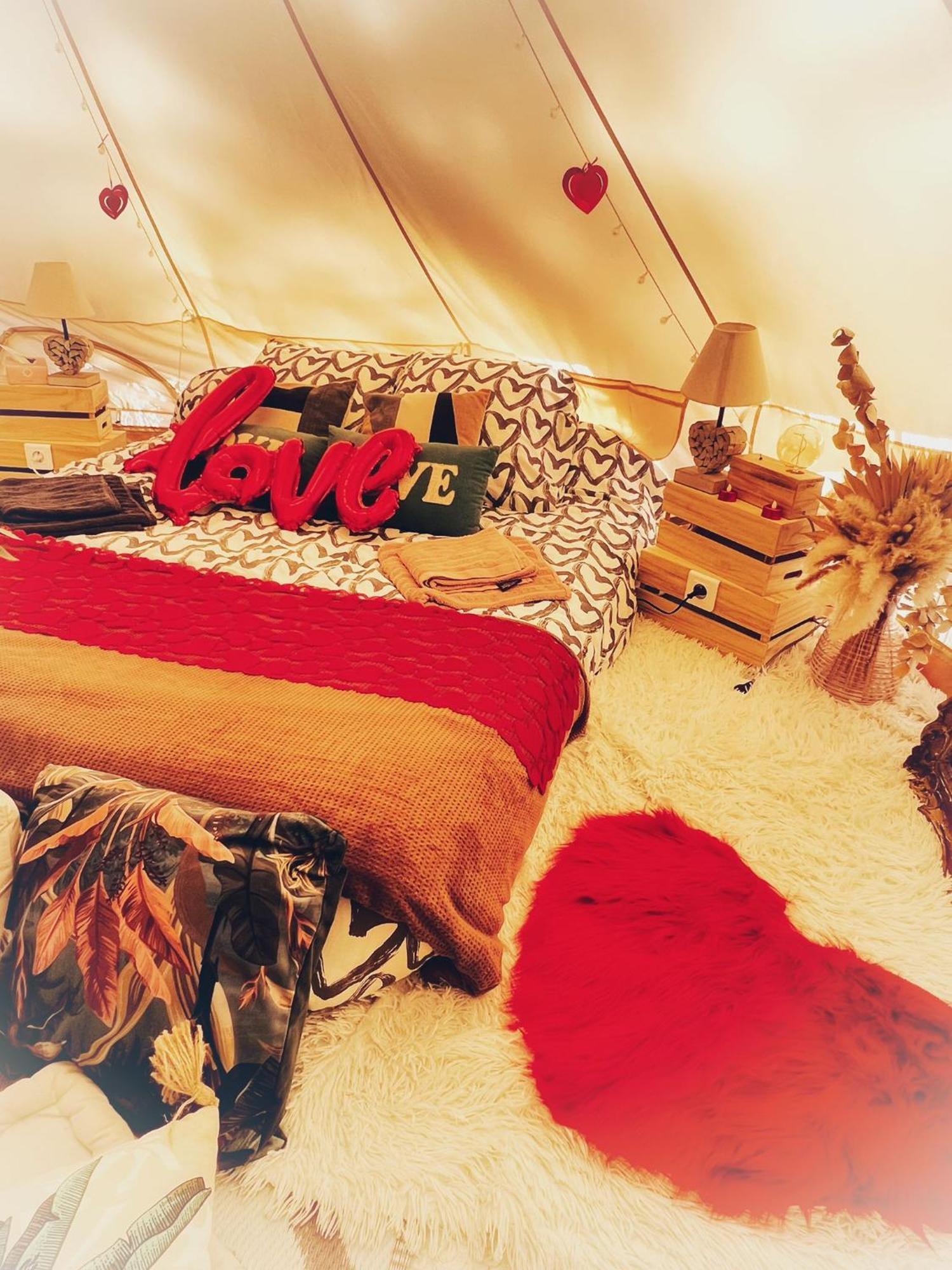 Love Room Tente Lodge Spa Mfg Chez C&C, Exclusivement Reservee Aux Adultes Cantaron Exteriör bild