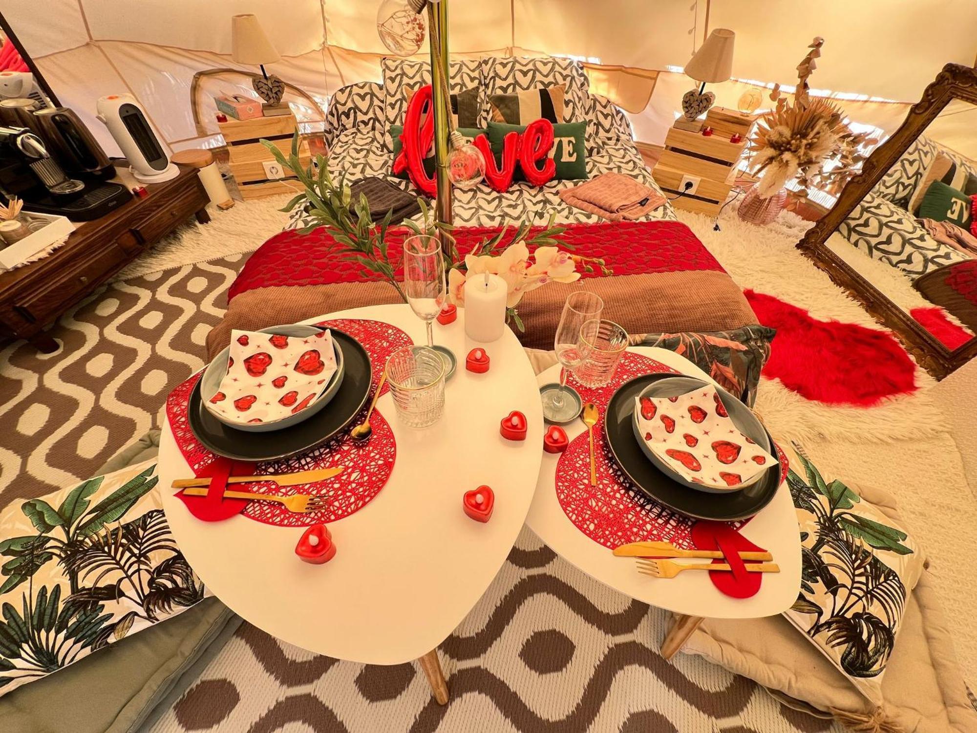 Love Room Tente Lodge Spa Mfg Chez C&C, Exclusivement Reservee Aux Adultes Cantaron Exteriör bild